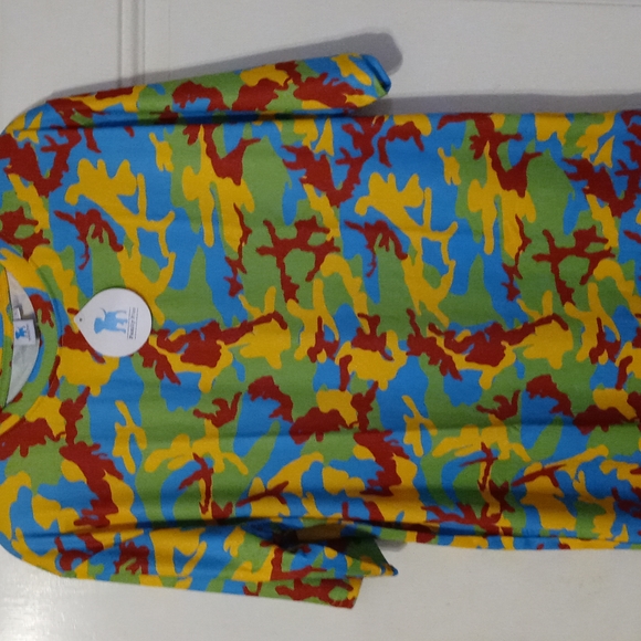 NWT Large multi colored short sleeved tee - Picture 3 of 3